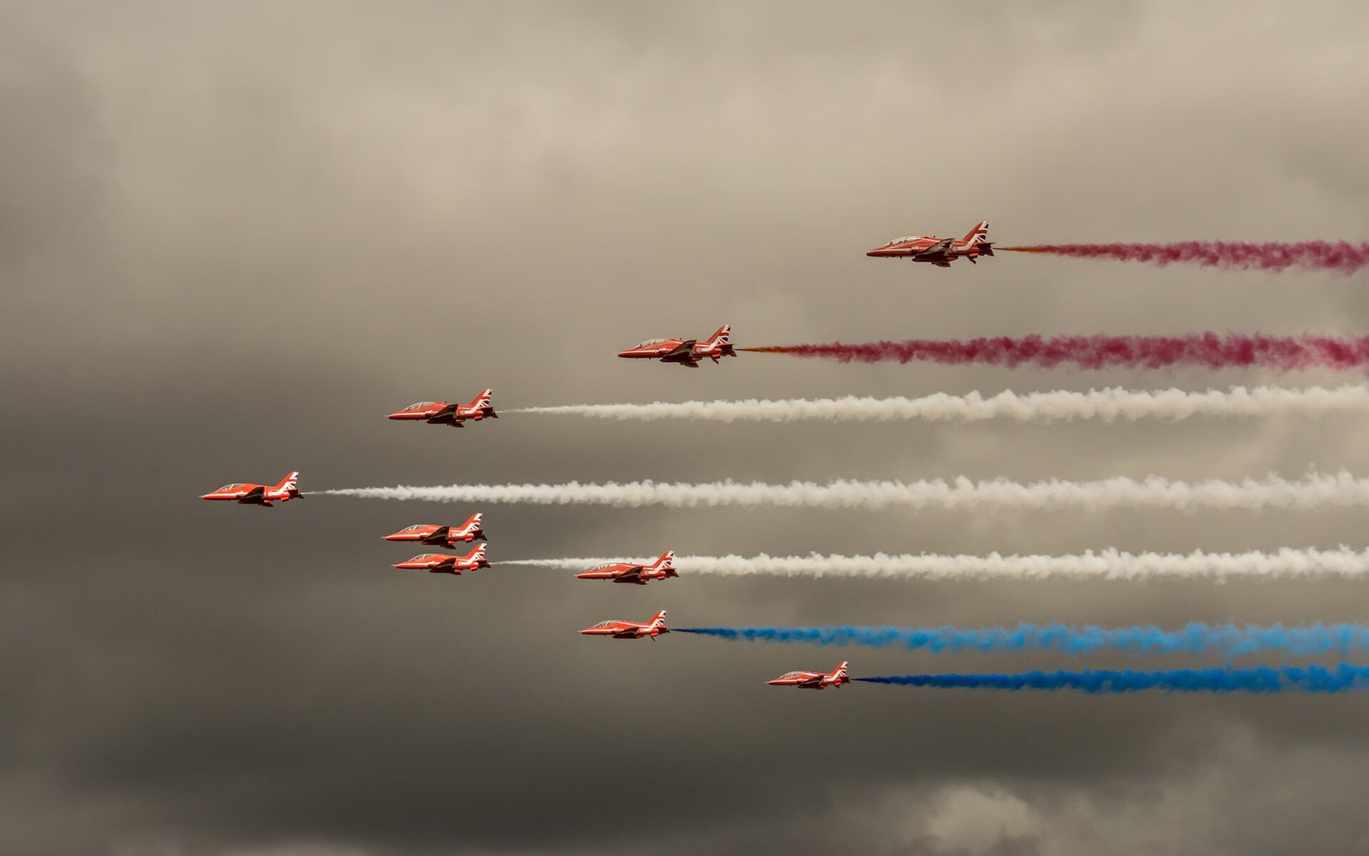 国王场边训练照展示球员专注面貌,国王 球队