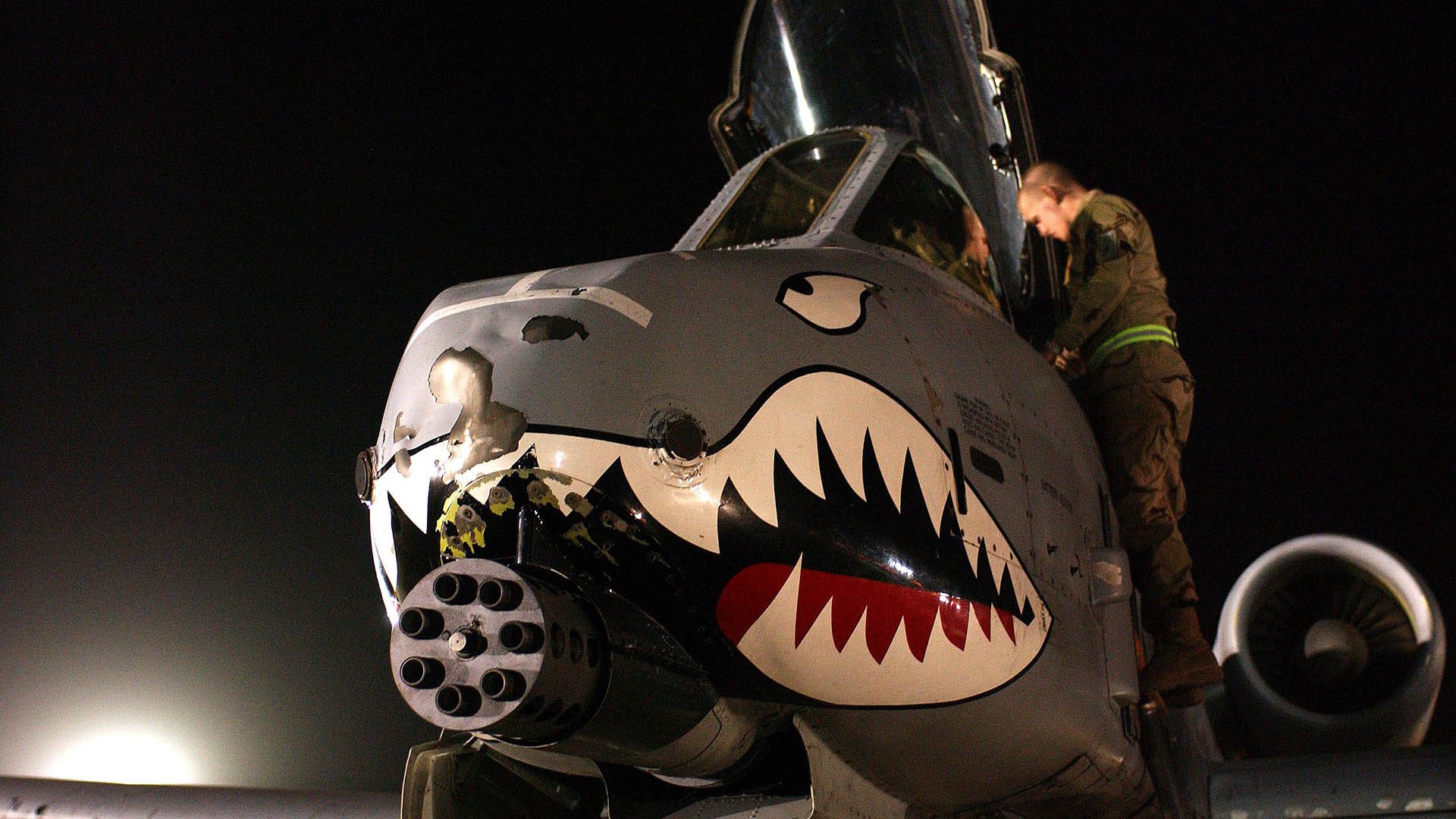 MILANSPORT入口-施瓦茨与对手形成激烈缠斗，施瓦茨德国